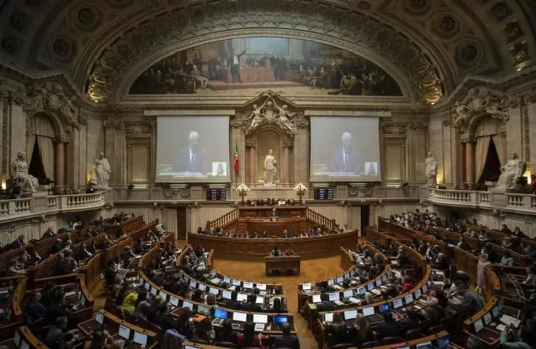 Debate Parlamentar Crucial TVDE